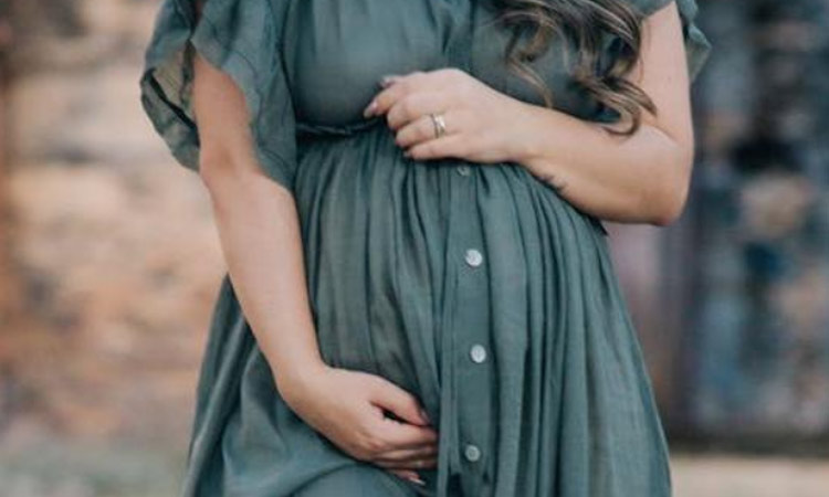 hksurrogacymom.jpg
